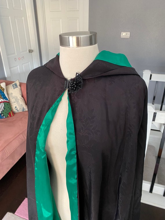 Vintage 1940’s green and black satin hooded cape - image 2