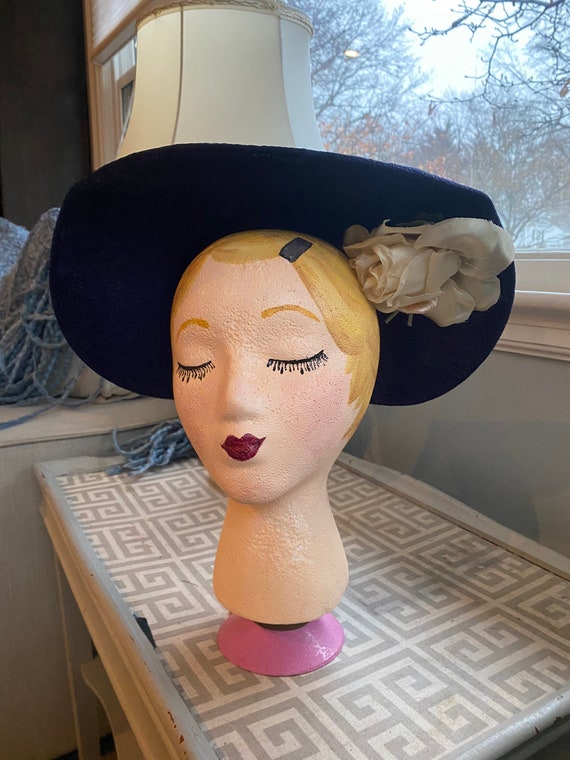 Vintage 1940’s navy blue tall fascinator hat with