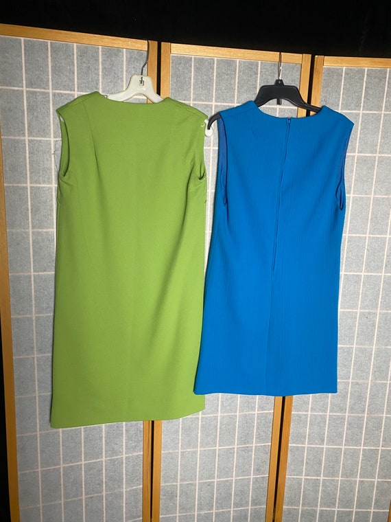 Vintage 1970’s pair of sleeveless polyester shift… - image 6