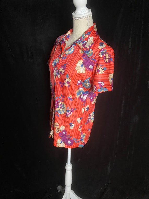 Vintage 1970’s short sleeve red stripe and floral… - image 4