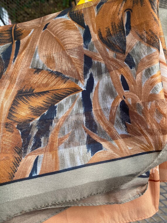 Two square tiger scarves - image 6