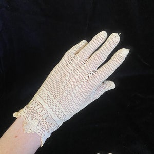 Antique vintage 1910s beige crochet dainty gloves, small image 3