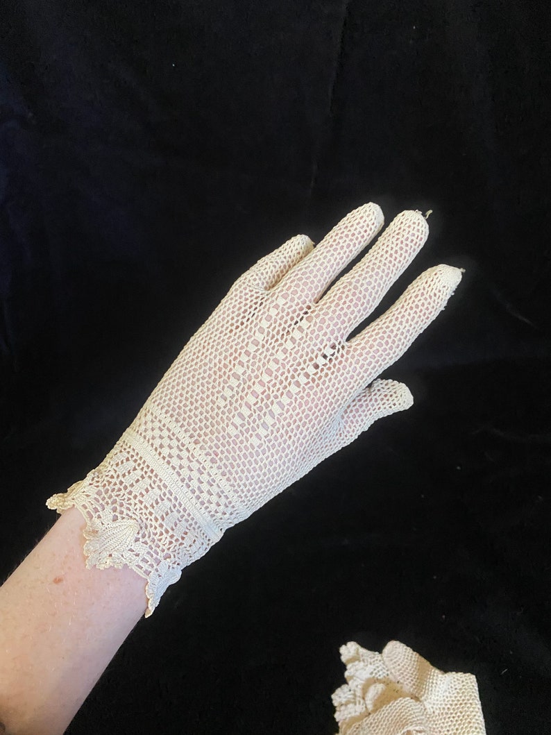 Antique vintage 1910s beige crochet dainty gloves, small image 3