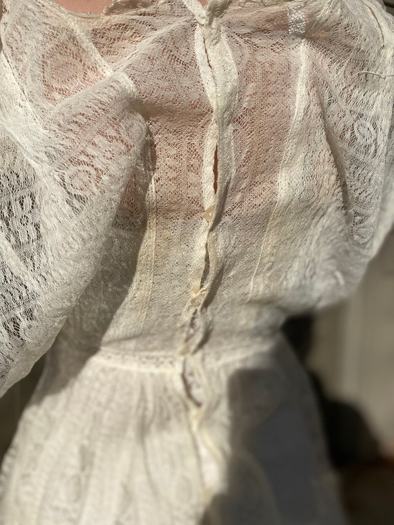 Antique vintage 1900’s white all lace lawn gown, … - image 9