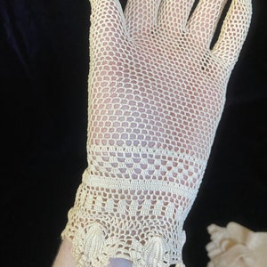 Antique vintage 1910s beige crochet dainty gloves, small image 4