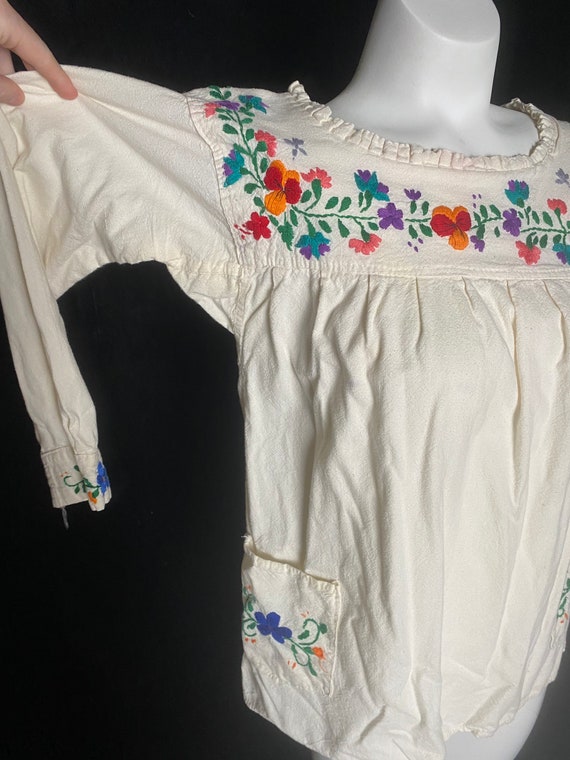 Vintage 1970’s cream cotton blouse with colorful … - image 4