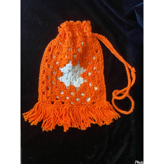 Vintage 1970’s handmade orange and white macrame … - image 1