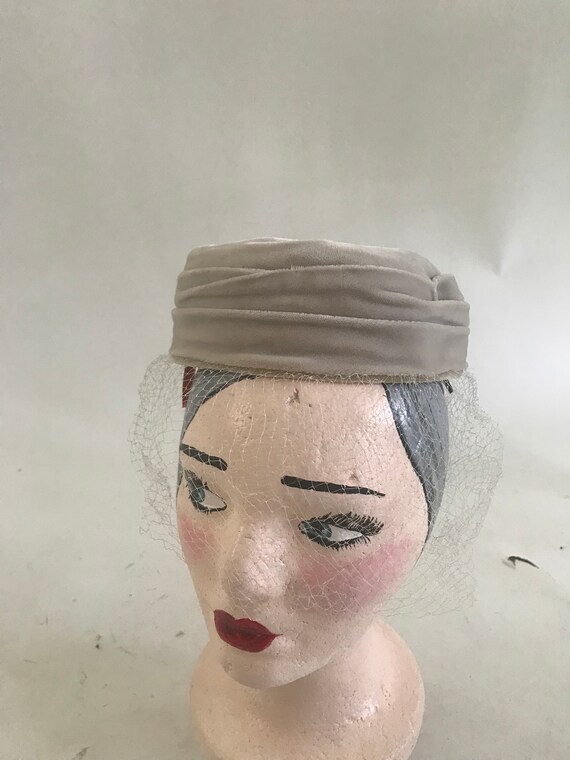 Vintage 1960s Beige Velvet Turban Pillbox Hat With Veil - Etsy display picture 2