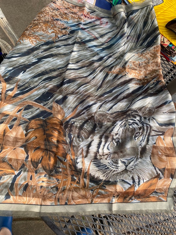Two square tiger scarves - image 2