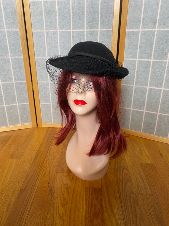 Vintage 1940’s black wool felt brimmed hat with b… - image 2