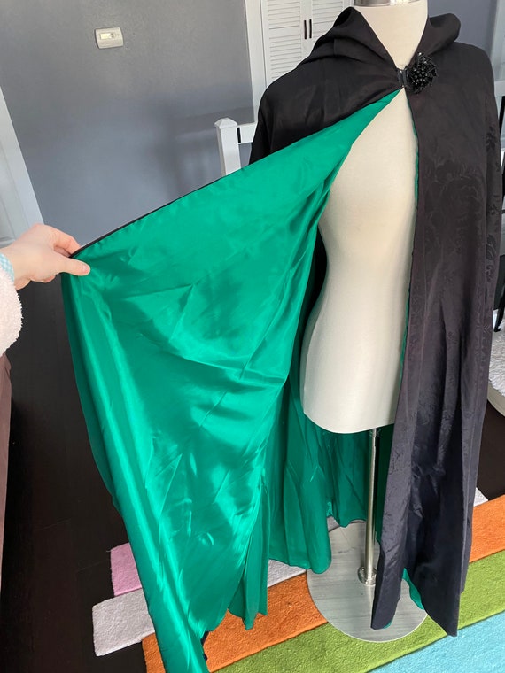 Vintage 1940’s green and black satin hooded cape - image 5