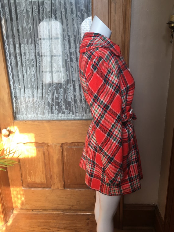 Vintage 1960's Red Plaid Coat with Round white Be… - image 4