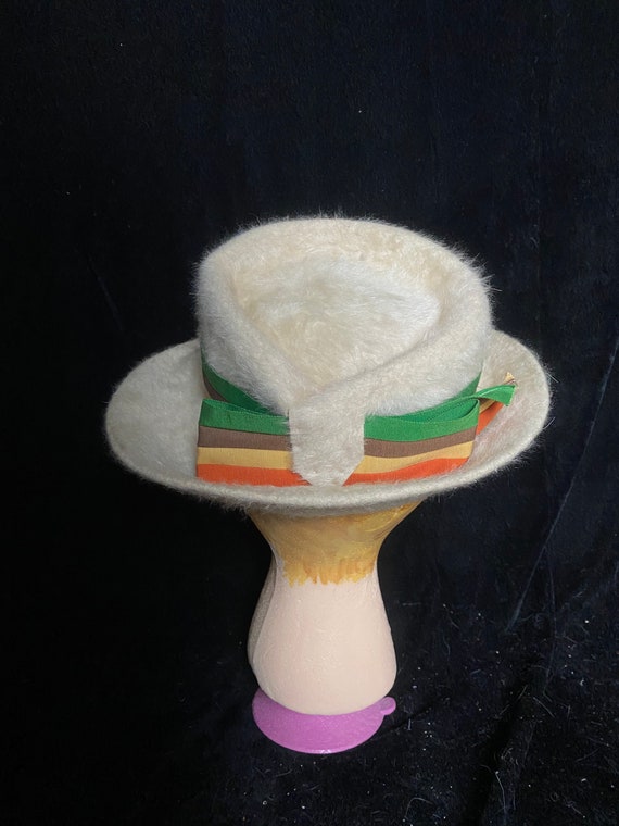 Vintage 1940’s 1950’s furry cream hat with colorf… - image 4