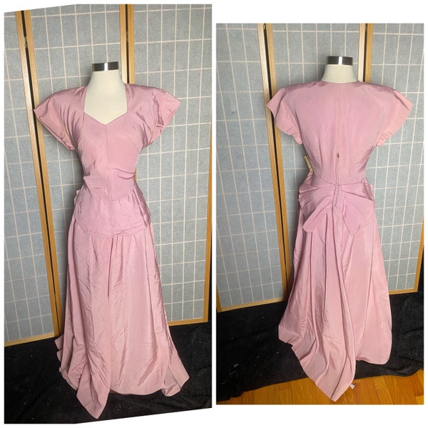 Vintage 1940’s light pink full length formal gown dress with bow, size medium