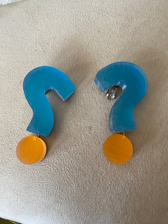 Vintage 1980’s thick blue and orange question mark