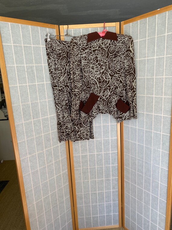 Vintage 1940’s brown and white swirly pattern fitt