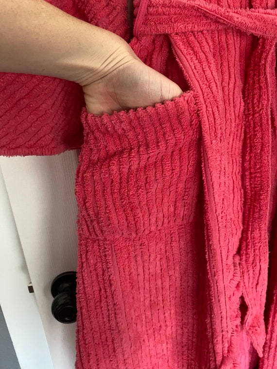 Vintage 1950’s bright pink chenille robe with pocket,… Gem