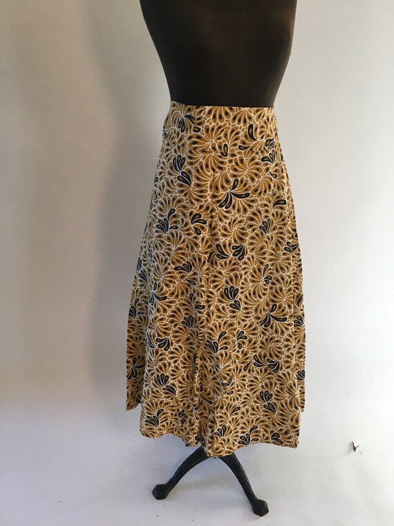 Vintage 1970's Gold, White and Black Floral - image 2