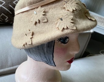 Vintage Cream Wool Blend Hat with Silver Sequin Leaf Details Vintage | Accessories | Vintage Cream Wool Blend Hat With  main image 3