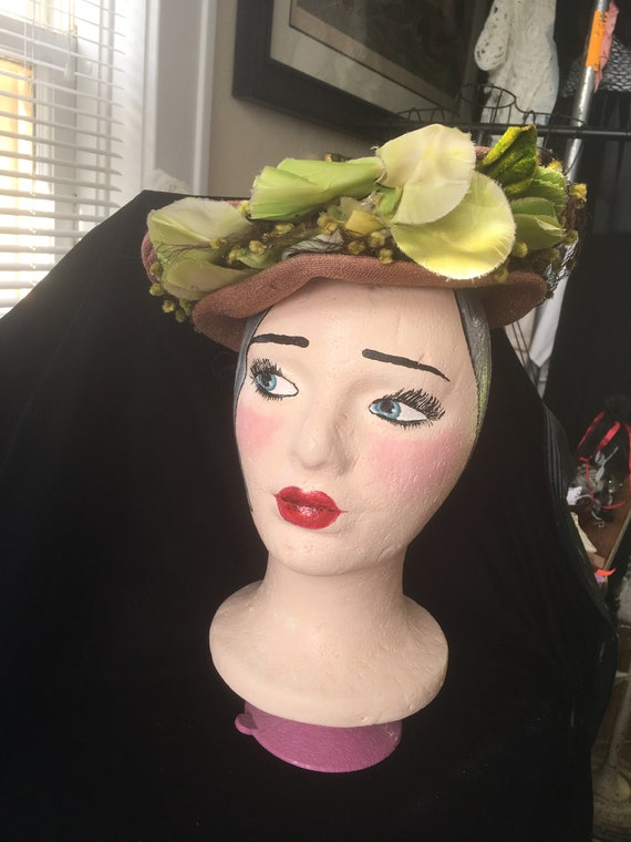 Vintage 1940's Taupe Crown Hat with Green Flowers… - image 1