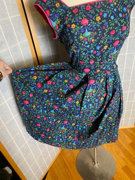 Vintage 1950’s blue floral day dress with pink de… - image 3