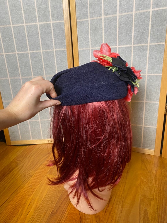 Vintage 1940’s navy blue fascinator hat with big … - image 6