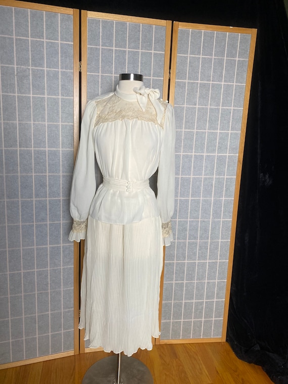 Vintage 1970’s sheer white two piece dress with l… - image 3