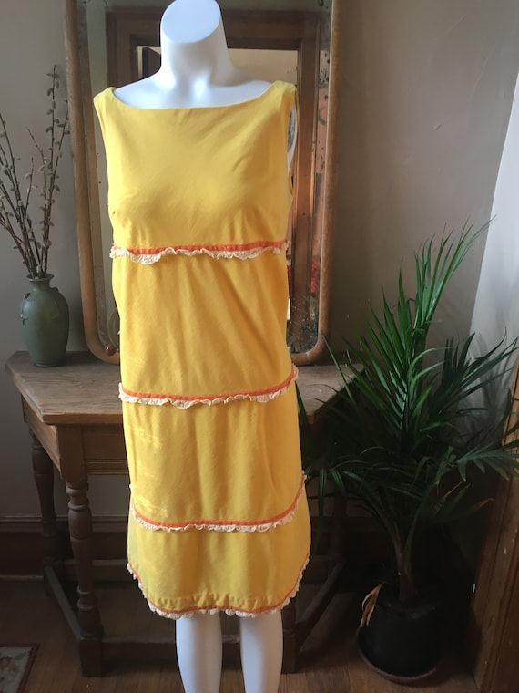 Vintage 1960's Yellow Shift Dress with white lace 