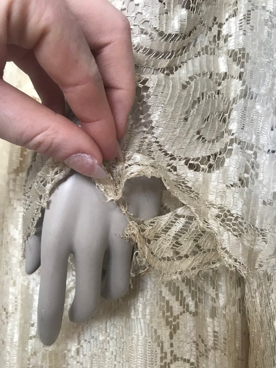 Vintage 1920s lace wedding dress with beading - image 10