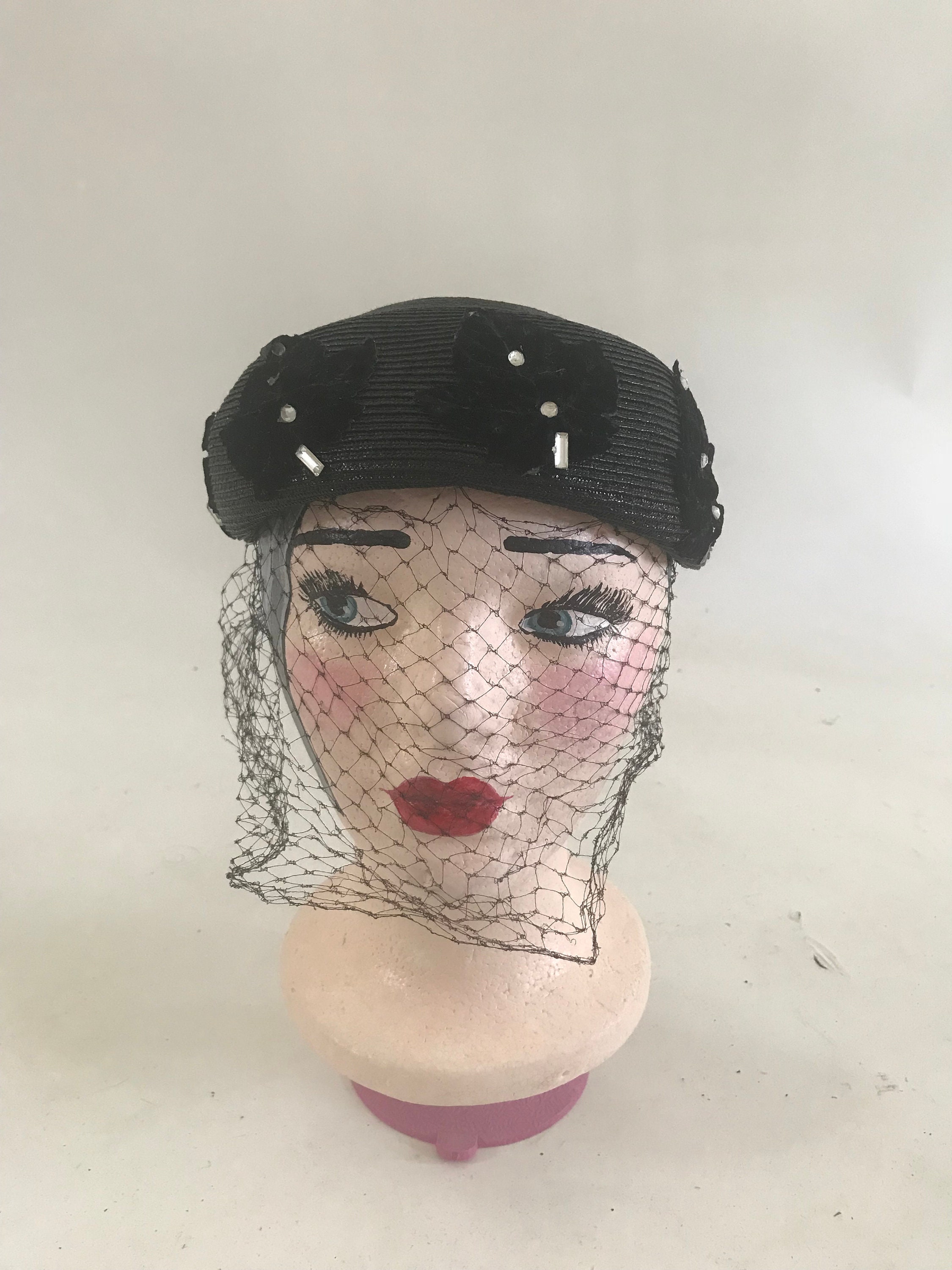 Vintage 1950s Black Hat With Black Velvet Leaves and  display picture 3