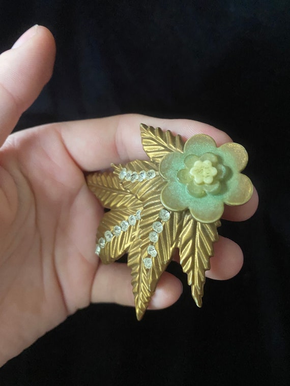 Vintage 1940’s gold leaves dress clip with flower… - image 2