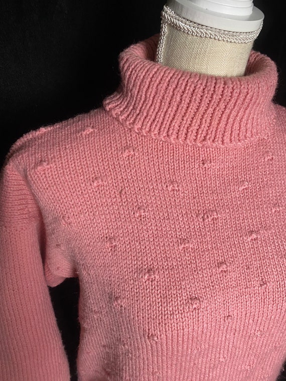 Vintage handmade 1970’s pink turtleneck sweater, … - image 2