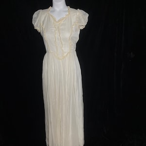 Vintage 1940s cream Swiss dot dress with puffy sleeves, size xs image 3