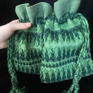 Vintage 1970s two tone green woven drawstring bag, purse image 4