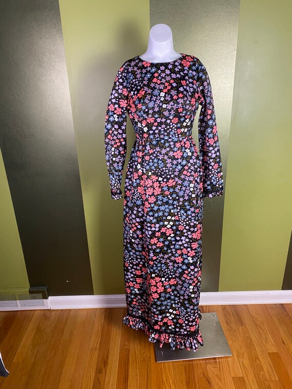 Vintage 1960’s 1970’s black, pink, purple floral m