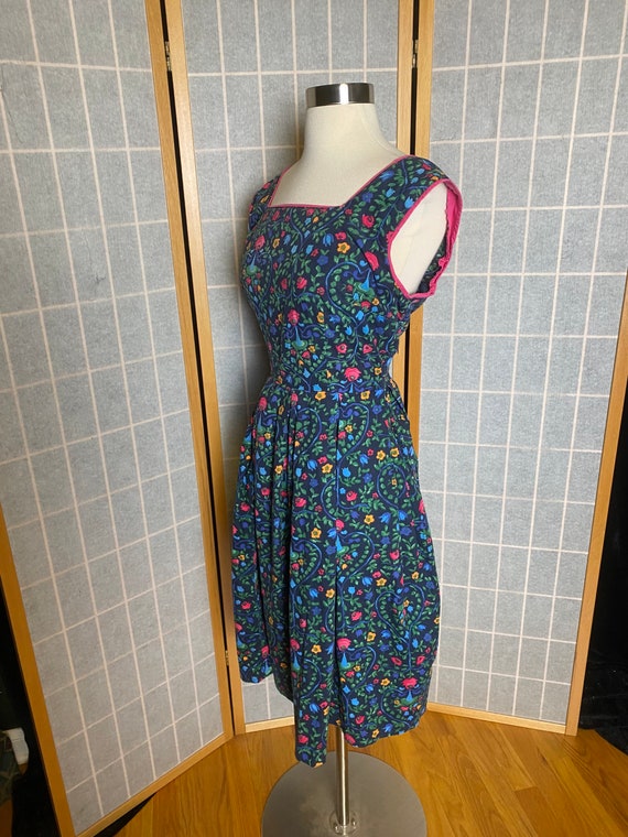 Vintage 1950’s blue floral day dress with pink de… - image 6