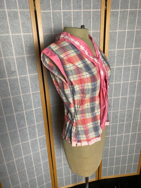 Vintage 1950’s pink plaid sleeveless blouse with … - image 3