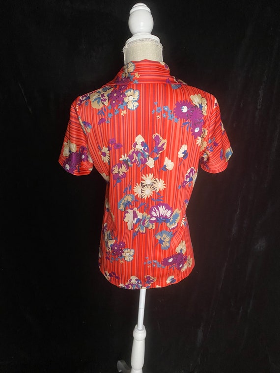 Vintage 1970’s short sleeve red stripe and floral… - image 6