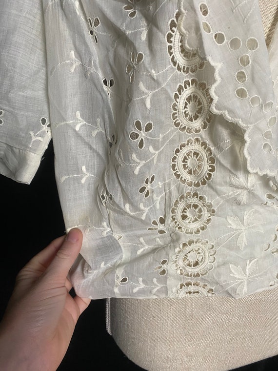 Vintage antique white semi sheer cotton eyelet bl… - image 4