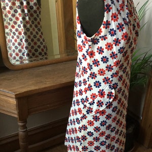 Adorable Vintage 1960's Red, White, and Blue Flower Daisy Dress with Matching Scarf, size medium image 3