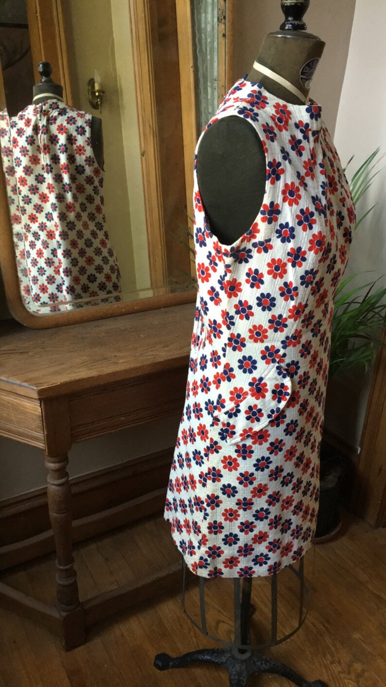 Adorable Vintage 1960's Red, White, and Blue Flower Daisy Dress with Matching Scarf, size medium image 3