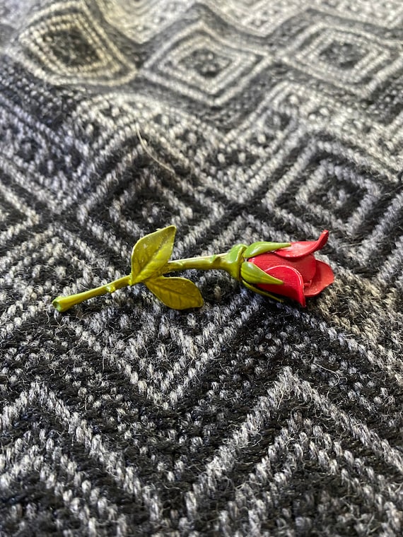 Vintage 1950’s red rose brooch - image 1