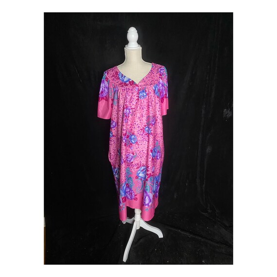 Vintage 1970’s hot pink and purple rose print hou… - image 1