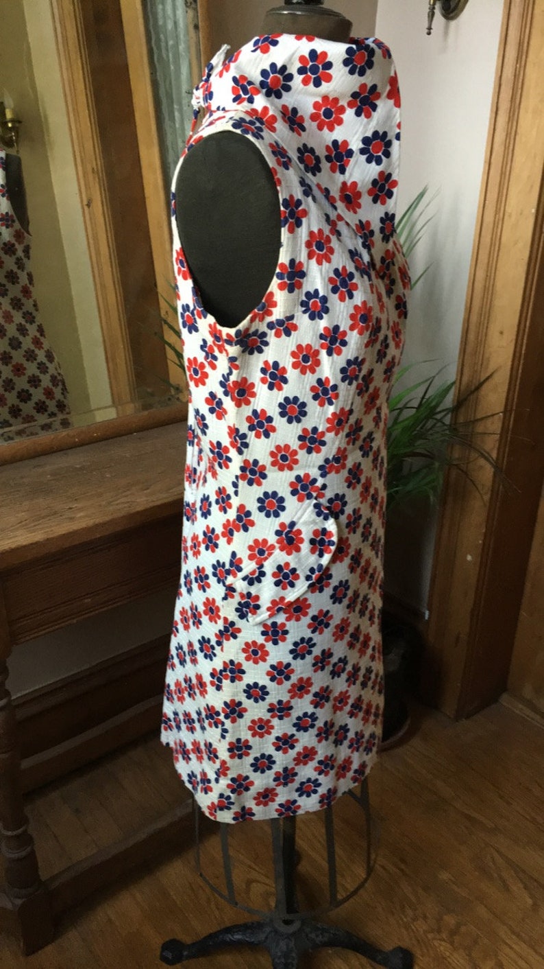 Adorable Vintage 1960's Red, White, and Blue Flower Daisy Dress with Matching Scarf, size medium image 2