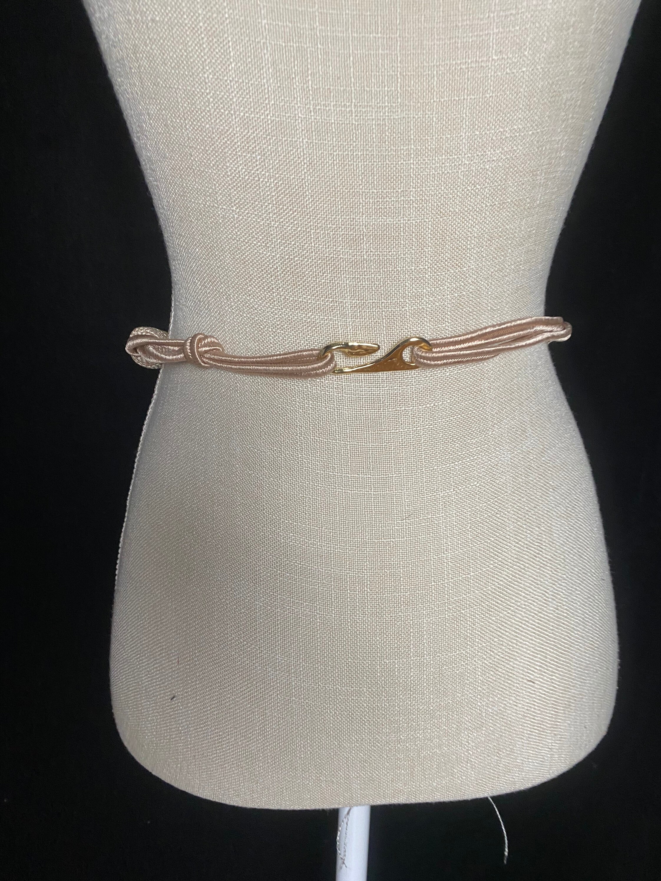 Beautiful vintage rope white, cream and gold belt Vintage 80s Belt Goldtone Metal Embellished Cream Rope  main image 2