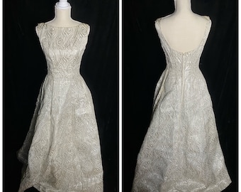 Vintage 1960’s silver and white metallic formal emma domb gown, size small/medium