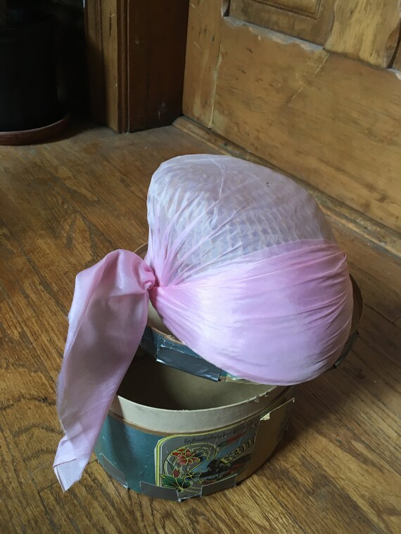 Vintage 1920's Pink Silk Hat, skull cap, cloche  - image 1