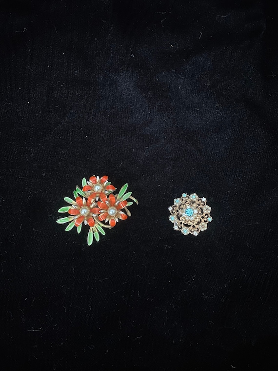 Vintage 1950’s and 1960’s flower rhinestone pins - image 1