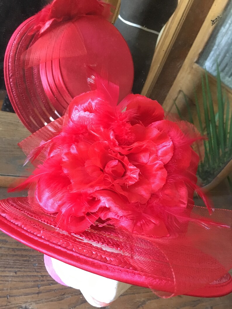 Soleil rouge Vintage / Derby Hat avec grosse fleur image 2