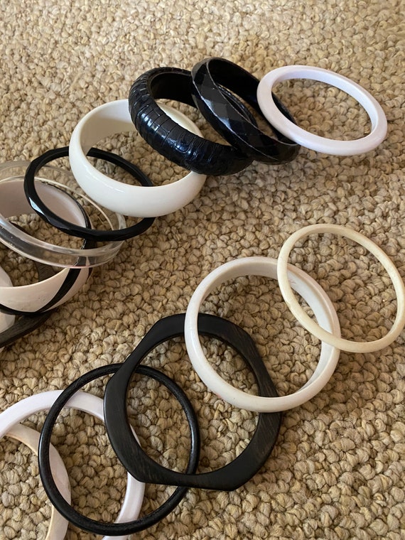 Huge lot of vintage bangles, rainbow, black and w… - image 10